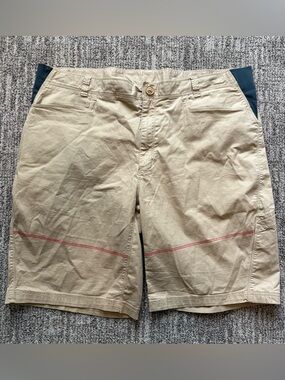 The North Face men's hiking or travel shorts size XXL, khaki